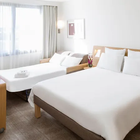 Novotel Centre Halles 4*