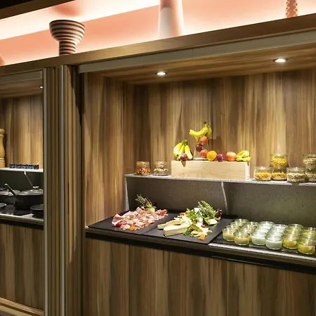 Novotel Centre Halles 4*