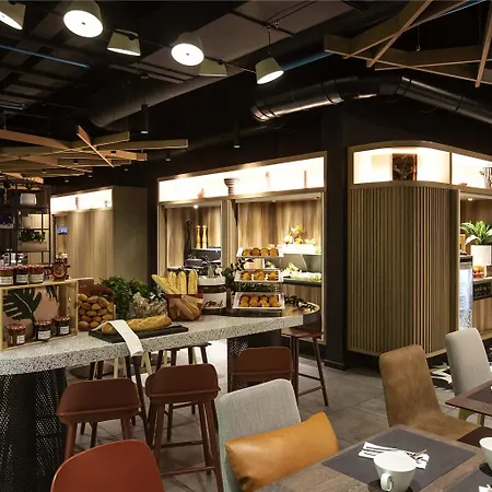 Novotel Centre Halles فندق 4*