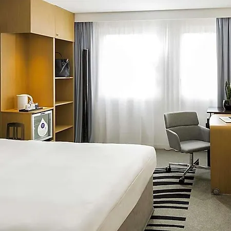 Novotel Centre Halles 4*