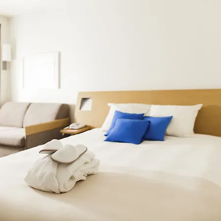 מלון Novotel Centre Halles 4*