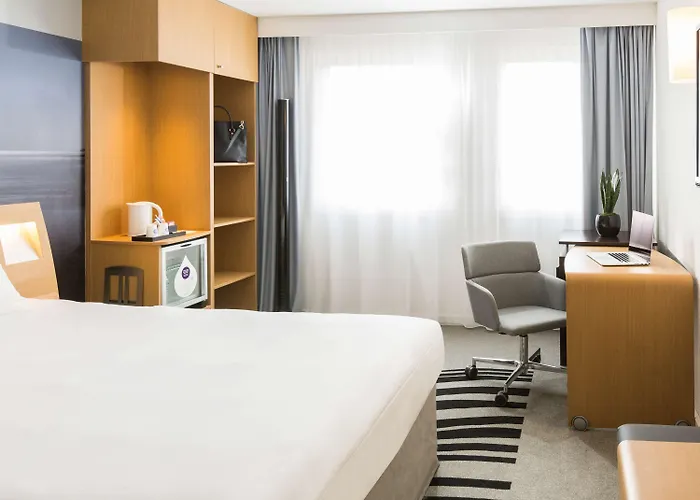 Novotel Centre Halles 4*