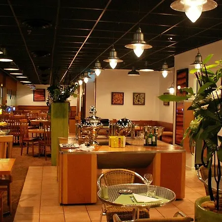 诺沃特斯塔伯格中央哈勒酒店