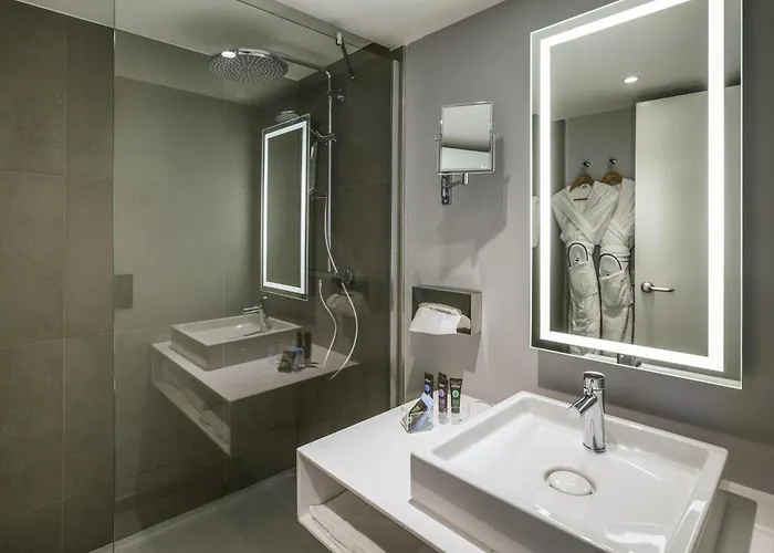 Novotel Centre Halles 4*